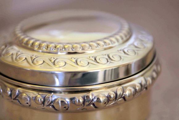 Очень миленькая винтажная шкатулочка из латуни