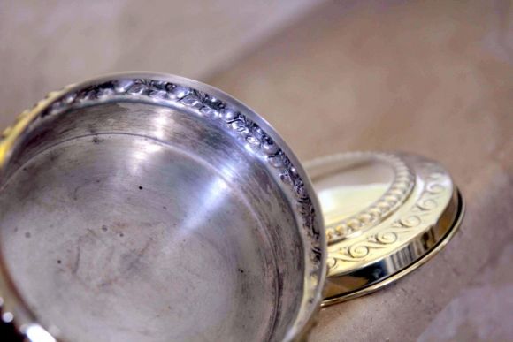 Очень миленькая винтажная шкатулочка из латуни