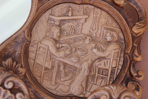 Оригинальный, красивый предмет -  зеркало - вешалка