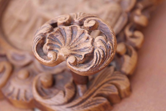 Оригинальный, красивый предмет -  зеркало - вешалка