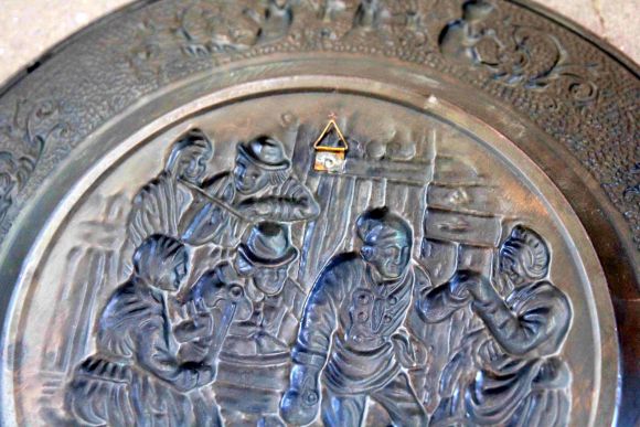 Медное круглое панно с голландским сюжетом