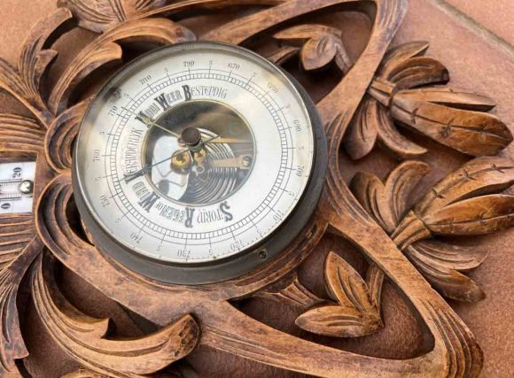 Антикварный резной барометр - термометр