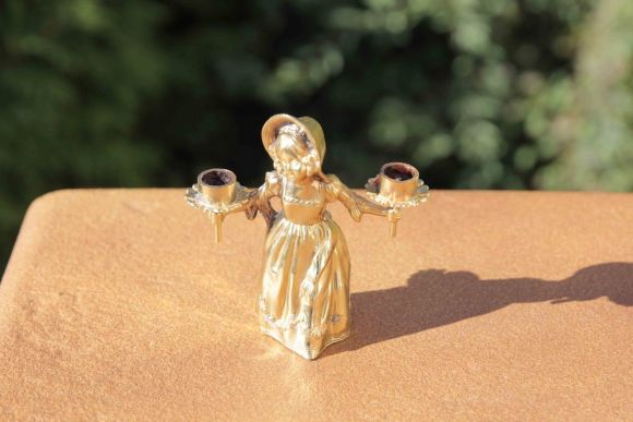 Антикварный подсвечник девочка в кокошнике. Европа. Начало 20 века