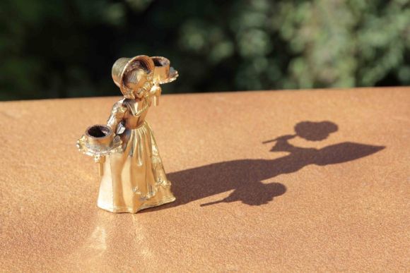 Антикварный подсвечник девочка в кокошнике. Европа. Начало 20 века