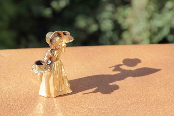 Антикварный подсвечник девочка в кокошнике. Европа. Начало 20 века