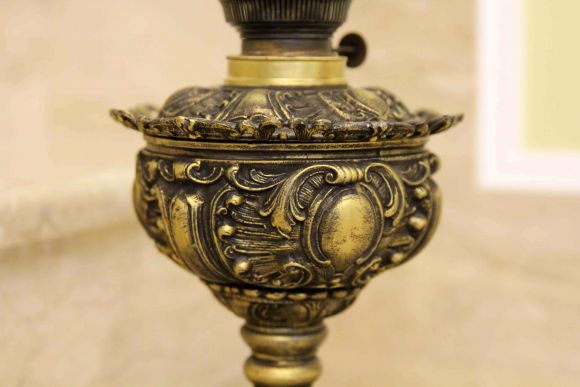 Невероятно красивая антикварная керосиновая лампа. Европа. Начало 20 века