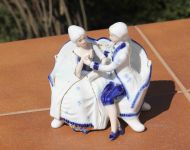 Очаровательная статуэтка кавалер с барышней. Европа. Середина 20 века