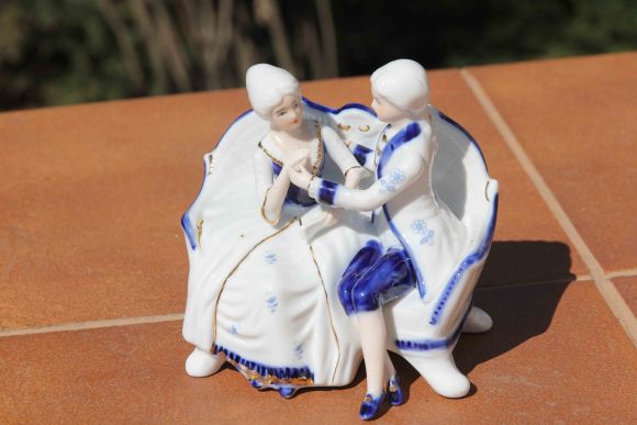 Очаровательная статуэтка кавалер с барышней. Европа. Середина 20 века