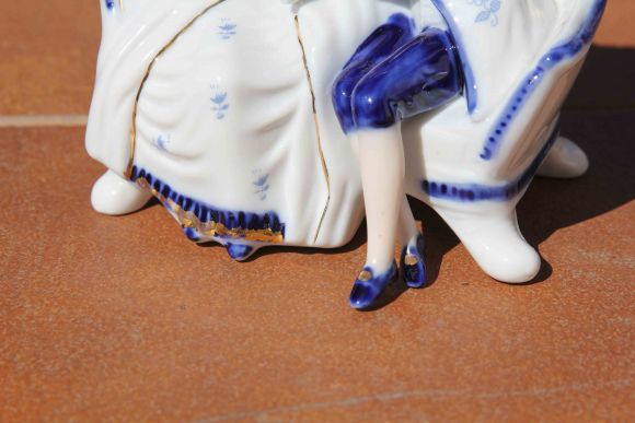 Очаровательная статуэтка кавалер с барышней. Европа. Середина 20 века