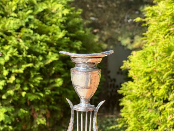 Пара антикварных подсвечников в форме лиры. Англия.