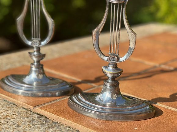 Пара антикварных подсвечников в форме лиры. Англия.