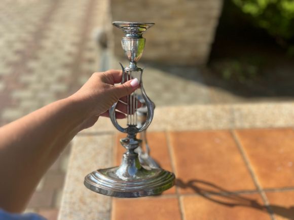 Пара антикварных подсвечников в форме лиры. Англия.