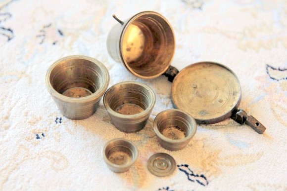 Настоящее сокровище. Разновес(футляр и 5 гирек)