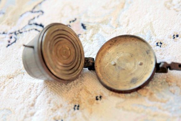 Настоящее сокровище. Разновес(футляр и 5 гирек)