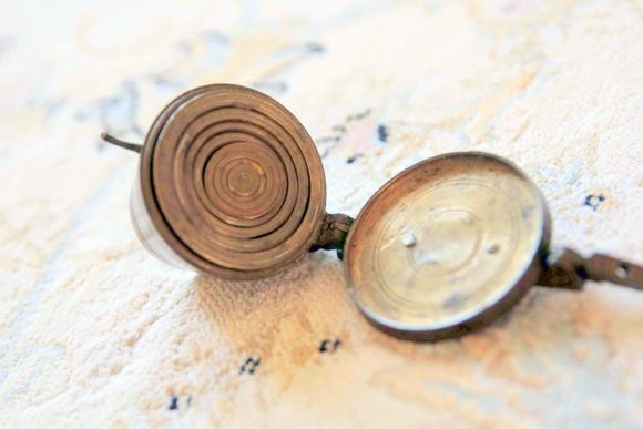 Настоящее сокровище. Разновес(футляр и 5 гирек)