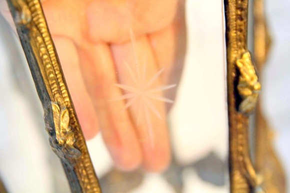 Антикварная люстра с пескоструйным рисунком