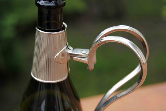 Редкий предмет - ручка для шампанского или вина. Изысканная сервировка стола