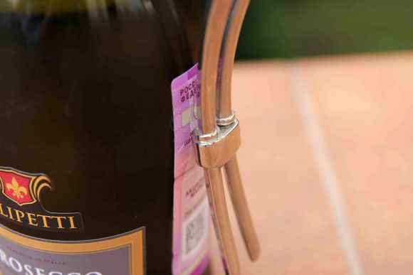 Редкий предмет - ручка для шампанского или вина. Изысканная сервировка стола