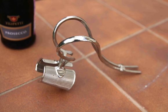 Редкий предмет - ручка для шампанского или вина. Изысканная сервировка стола