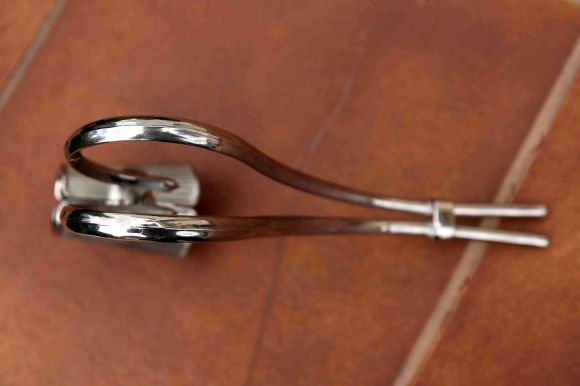 Редкий предмет - ручка для шампанского или вина. Изысканная сервировка стола