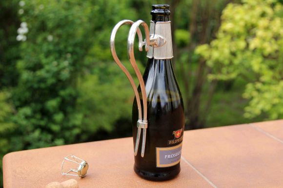 Редкий предмет - ручка для шампанского или вина. Изысканная сервировка стола