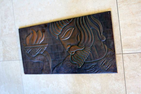 Медное прямоугольное панно Юноша с горящей ЧАШЕЙ