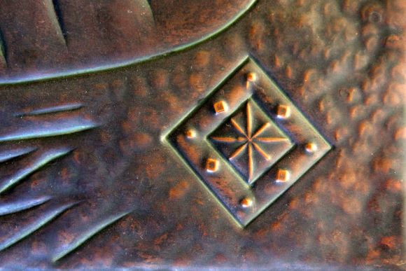 Медное прямоугольное панно Юноша с горящей ЧАШЕЙ