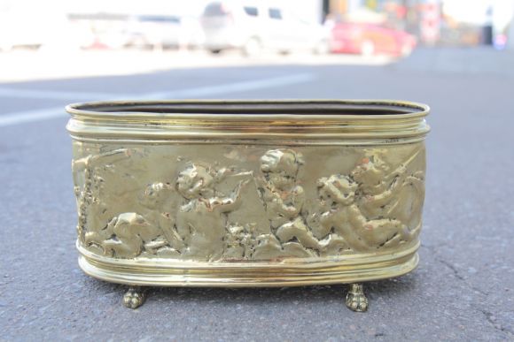 Старинное кашпо из латуни после реставрации