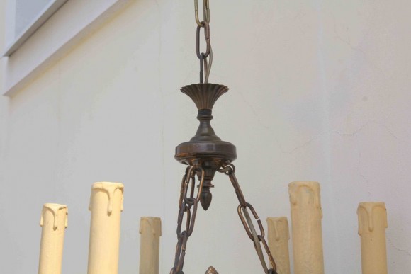 Шикарная люстра в классическом стиле