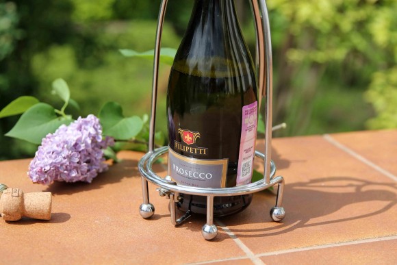 Интересный держатель для бутылок шампанского. Красивая подача алкоголя