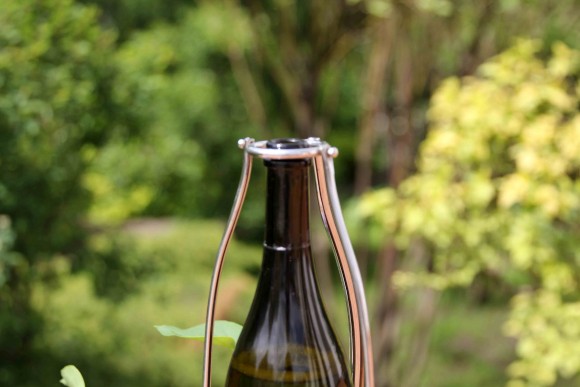 Интересный держатель для бутылок шампанского. Красивая подача алкоголя