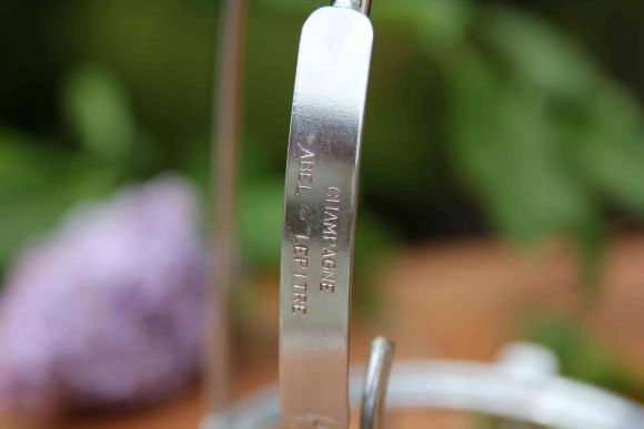 Интересный держатель для бутылок шампанского. Красивая подача алкоголя