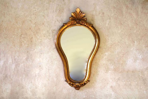 Королевское зеркало в золотой раме