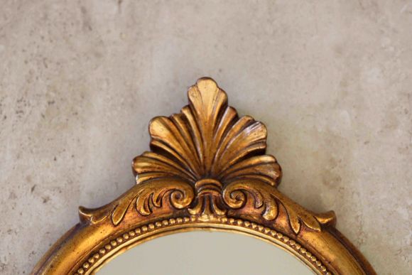 Королевское зеркало в золотой раме