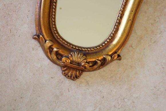 Королевское зеркало в золотой раме