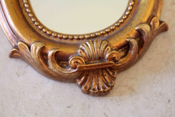 Королевское зеркало в золотой раме