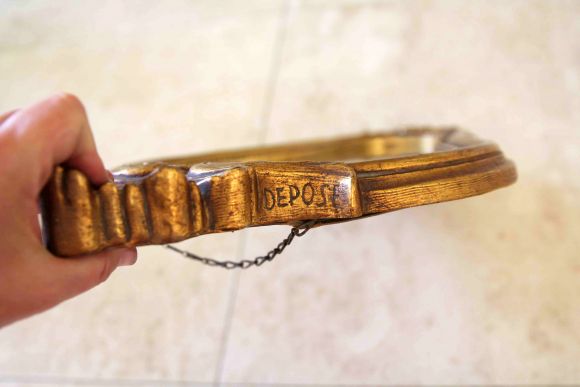 Королевское зеркало в золотой раме