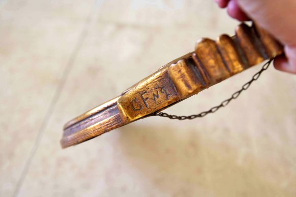 Королевское зеркало в золотой раме