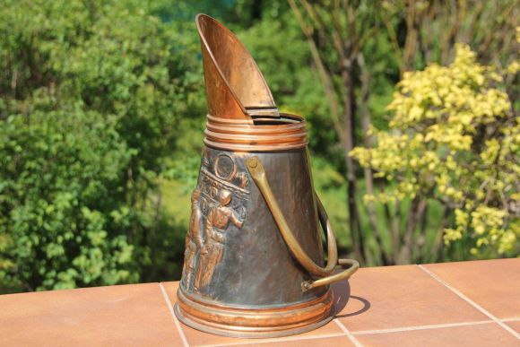 Антикварный полированный зольник с классическим голландским сюжетом