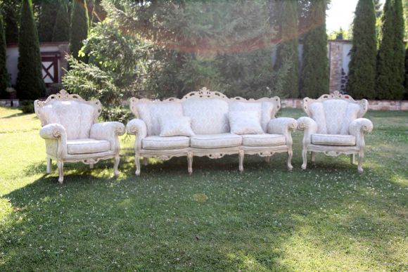 Потрясающее кресло в светло - золотистых тонах. Полная реставрация