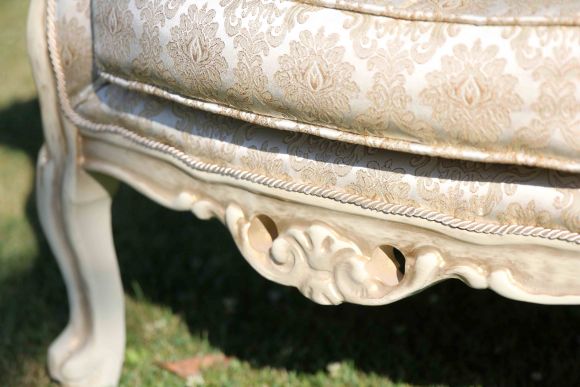 Потрясающее кресло в светло - золотистых тонах. Полная реставрация