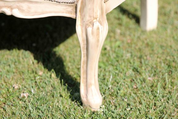 Потрясающее кресло в светло - золотистых тонах. Полная реставрация