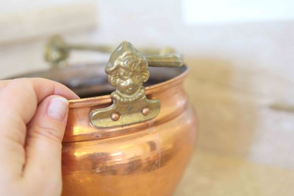 Медное кашпо с ручкой