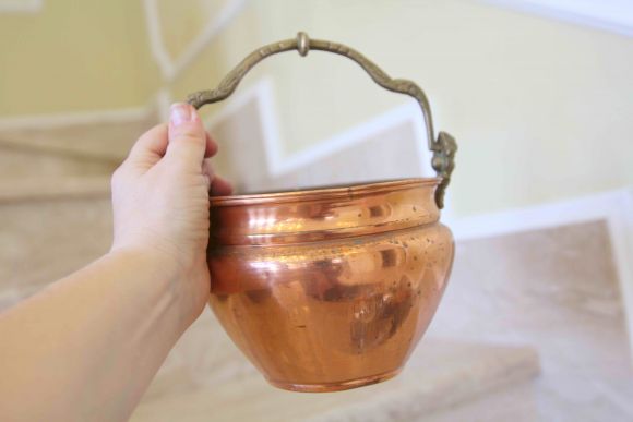 Медное кашпо с ручкой