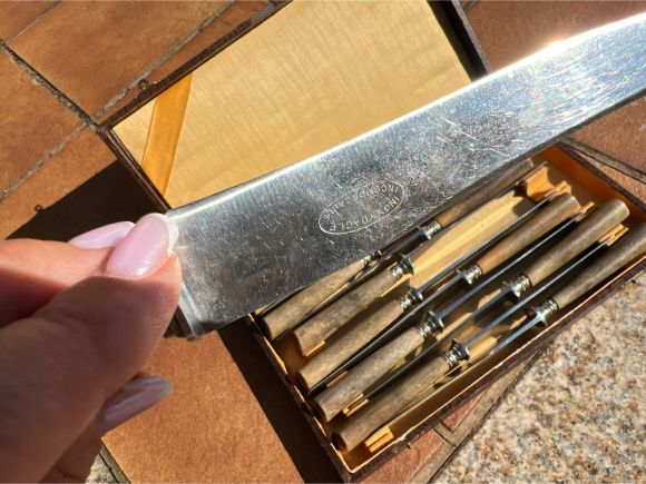 Французский набор ножей с рукоятками из рога.