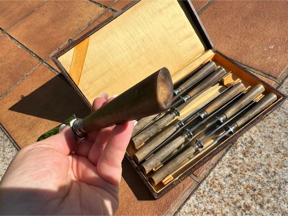 Французский набор ножей с рукоятками из рога.