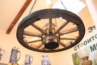 Люстра из старого колеса