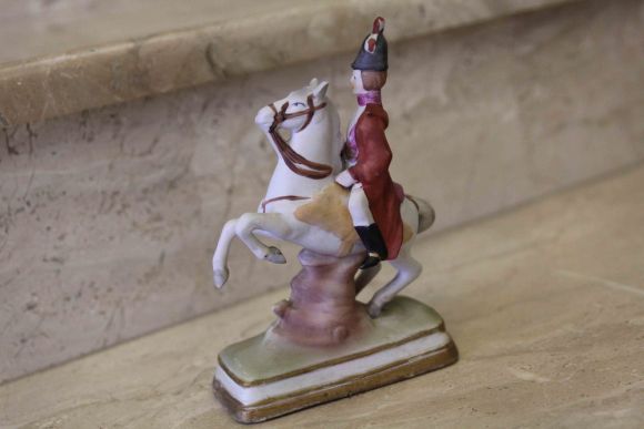 Антикварный солдат на коне. Европа. Середина 20 века