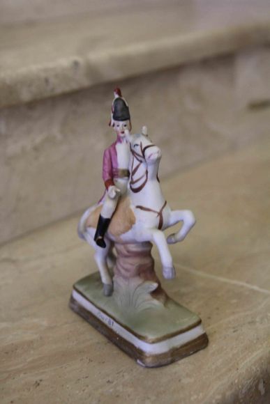 Антикварный солдат на коне. Европа. Середина 20 века