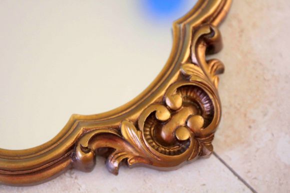  Золотое ажурное винтажное зеркало на стену